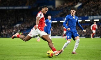 Arsenal misslyckades med att besegra ett Chelsea-lag som spelade med tio man