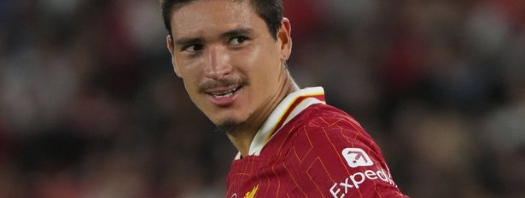 Darwin Núñez klipper av sitt långa hår Darwin Núñez klipper av sitt långa hår