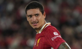 Darwin Núñez klipper av sitt långa hår