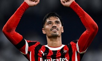 En hård fotbollsmatch i dimman