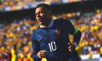 Kylian Mbappé har återigen blivit ett hett ämne på grund av incidenten med kaptensbindeln