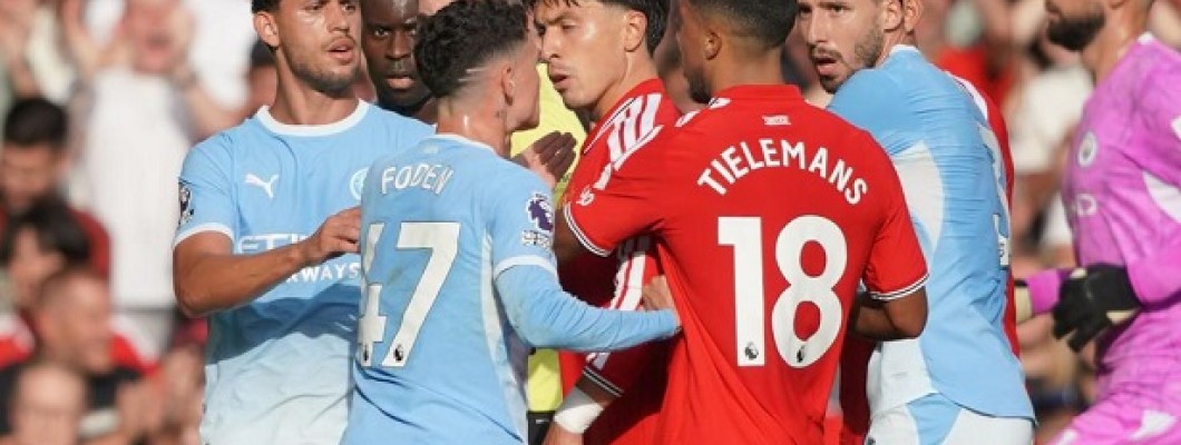 Manchester United led ännu en förlust mot ett Manchester City-lag med bara tio man Manchester United led ännu en förlust mot ett Manchester City-lag med bara tio man