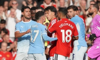 Manchester United led ännu en förlust mot ett Manchester City-lag med bara tio man