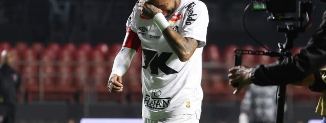 Neymars Santos-lag släppte in sex mål Neymars Santos-lag släppte in sex mål