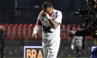 Neymars Santos-lag släppte in sex mål