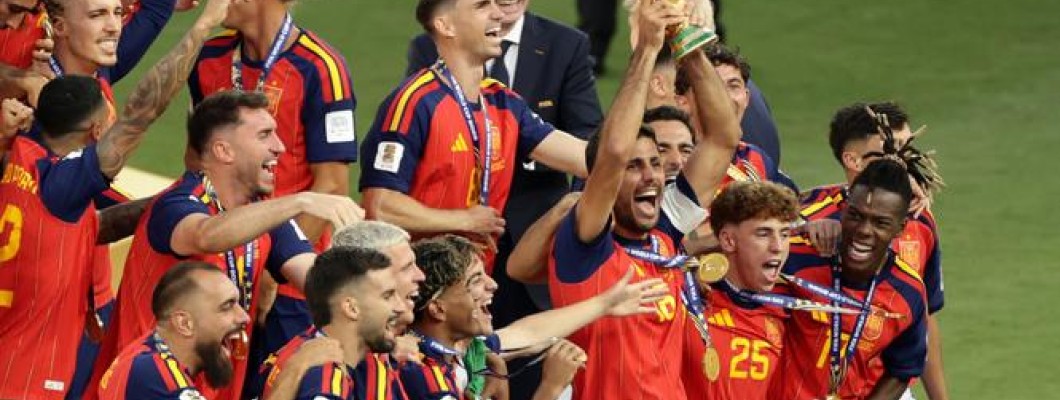 Rodri blir bara den andra spelaren i fotbollshistorien att vinna tre av de mest prestigefyllda troféerna Rodri blir bara den andra spelaren i fotbollshistorien att vinna tre av de mest prestigefyllda troféerna